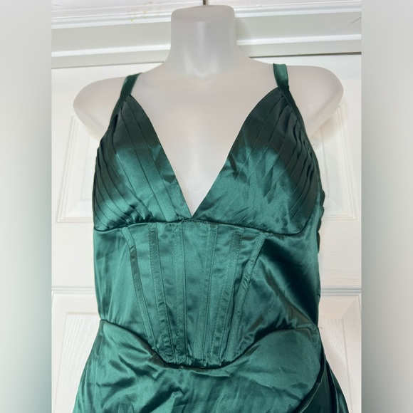 Satin Green Sleeveless Dress with Split - Picture 8 of 10